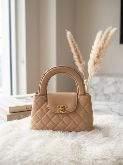 Chanel

95 dhs
With box

Zain72
♥️♥️♥️