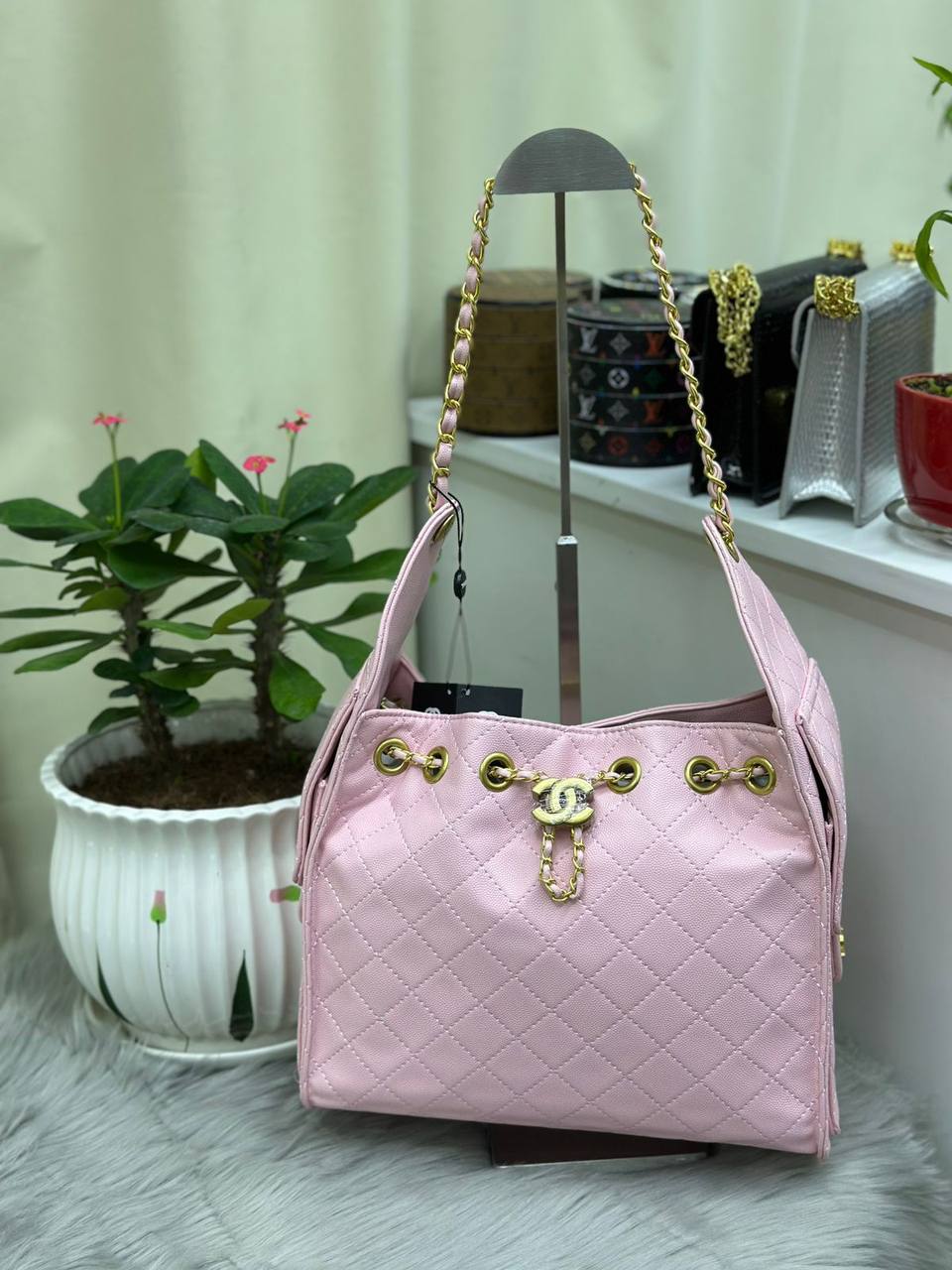 CHANEL 
SIZE  ………28CM🥰
115 dhs🇦🇪

Zain51
♥️♥️♥️