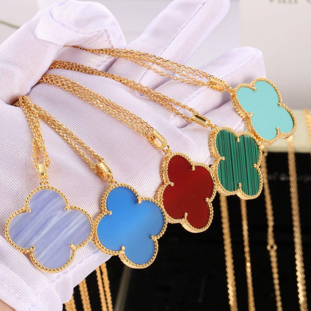 LONG NECKLACE 
VCA 💫✨
WITH BOX AND PAPER BAG🛍️🎁
65 DHS🇦🇪🇦🇪
EACH
BIG FLOWER

Zain89
♥️♥️♥️