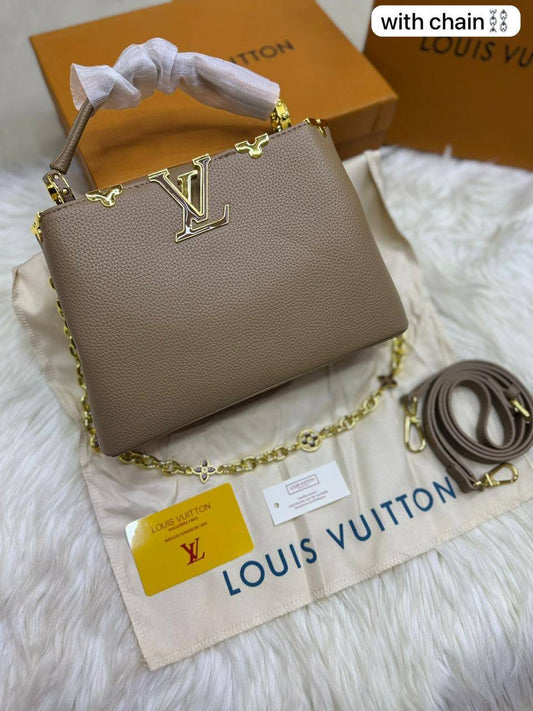🌹 LV Capucenis 
1️⃣ First quality +🎁
Size : 25 * 18.5 cm
90 dhs🪙🌨️
with box🎁

Zain115
♥️♥️♥️