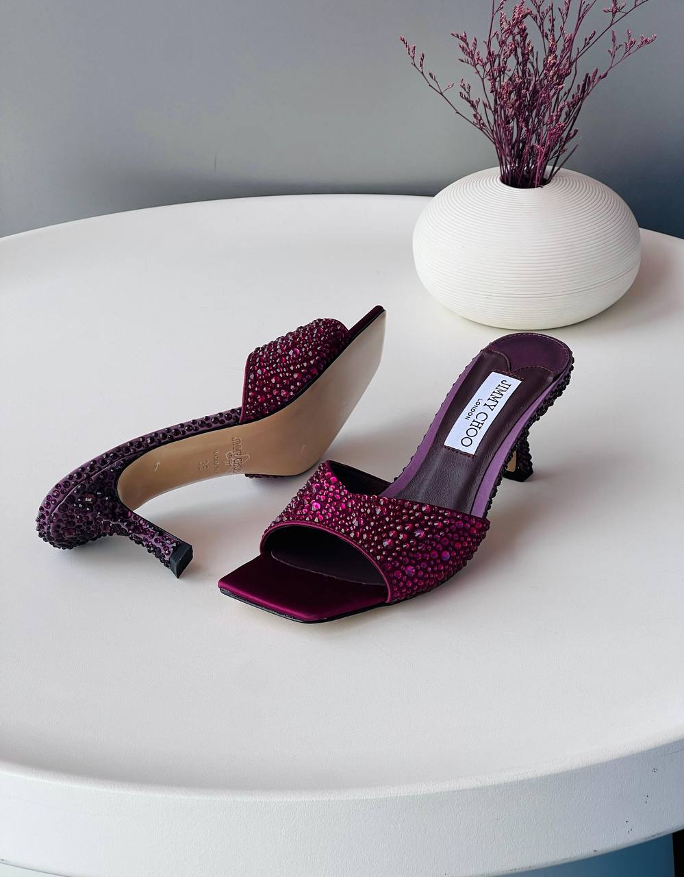 JIMMY CHOO 🩷💜
Size 36_41
Super high quality
450 dhs✅

Zain176
♥️♥️♥️