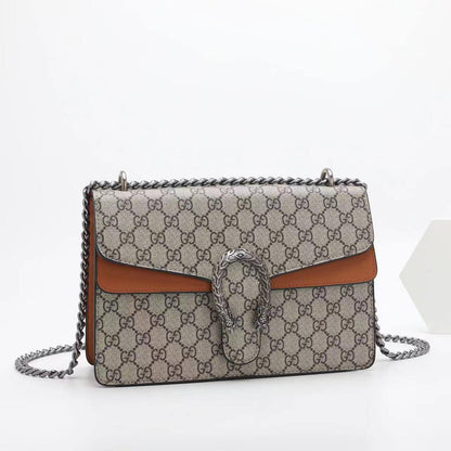 Gucci 
Good quality 
Size 25cm
100 dhs💛
With box 📦

Zain70
♥️♥️♥️