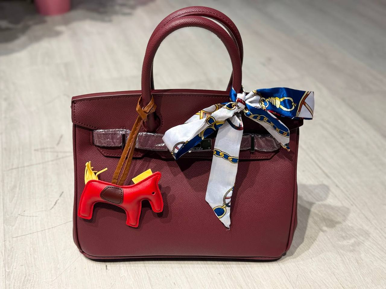 HEMERS BK
30cm
With  scarf & horse doll
120 dhs💓

Zain44
♥️♥️♥️