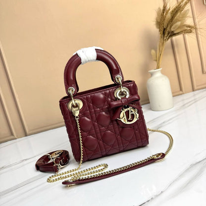 Dior 
Master🎁🎁
310 dhs✅
#17cm🥰🥰

Zain228
♥️♥️♥️