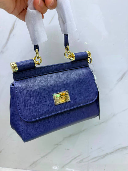 D&G

110 dhs

With box

Zain143
♥️♥️♥️