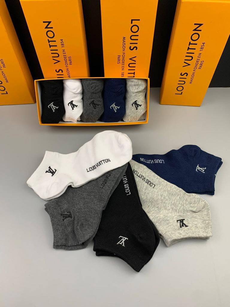 NEW CAME
SOCKS 
GOOD QUALITY 
40 dhs✅
(IN ONE BOX 5 PAIRS)

Zain40
♥️♥️♥️