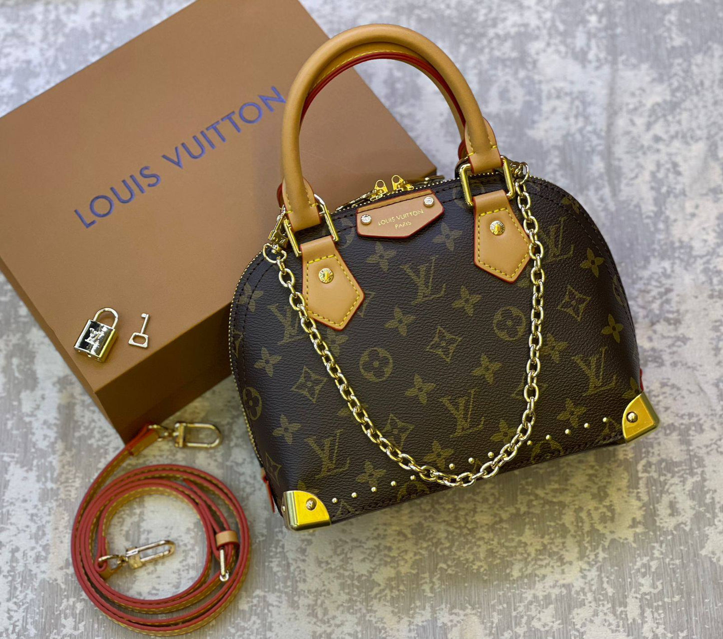 LV

190 dhs❣️

with box
🎁🎁🎁

Zain175
♥️♥️♥️