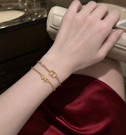 Dior ❤️‍🔥
Necklace 🐦‍🔥
Bracelet ❤️‍🔥
Master quality 💯
With normal boxes 📦 
85 dhs🇦🇪🇦🇪

With master box 🗃️ 
105 dhs🇦🇪🇦🇪

Zain216
♥️♥️♥️