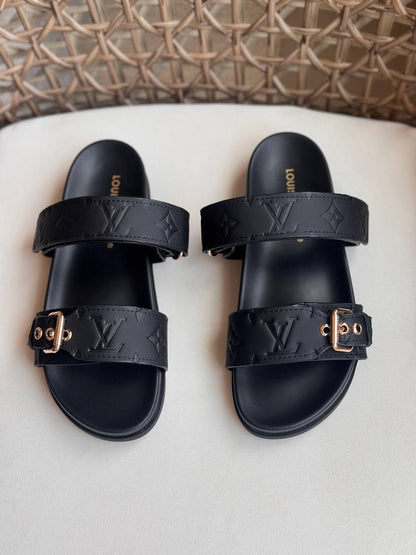 LV 
Size: 36 to 41
Super master quality 
450 dhs✅

Zain198
♥️♥️♥️