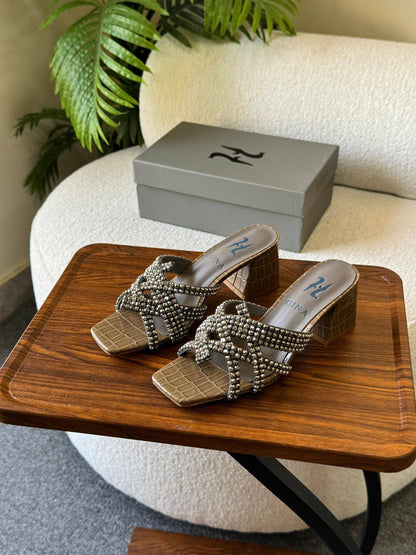 GINA 
SuperMaster Quality 💯
450 dhs❣️
Size: 36-41💥

Zain171
♥️♥️♥️