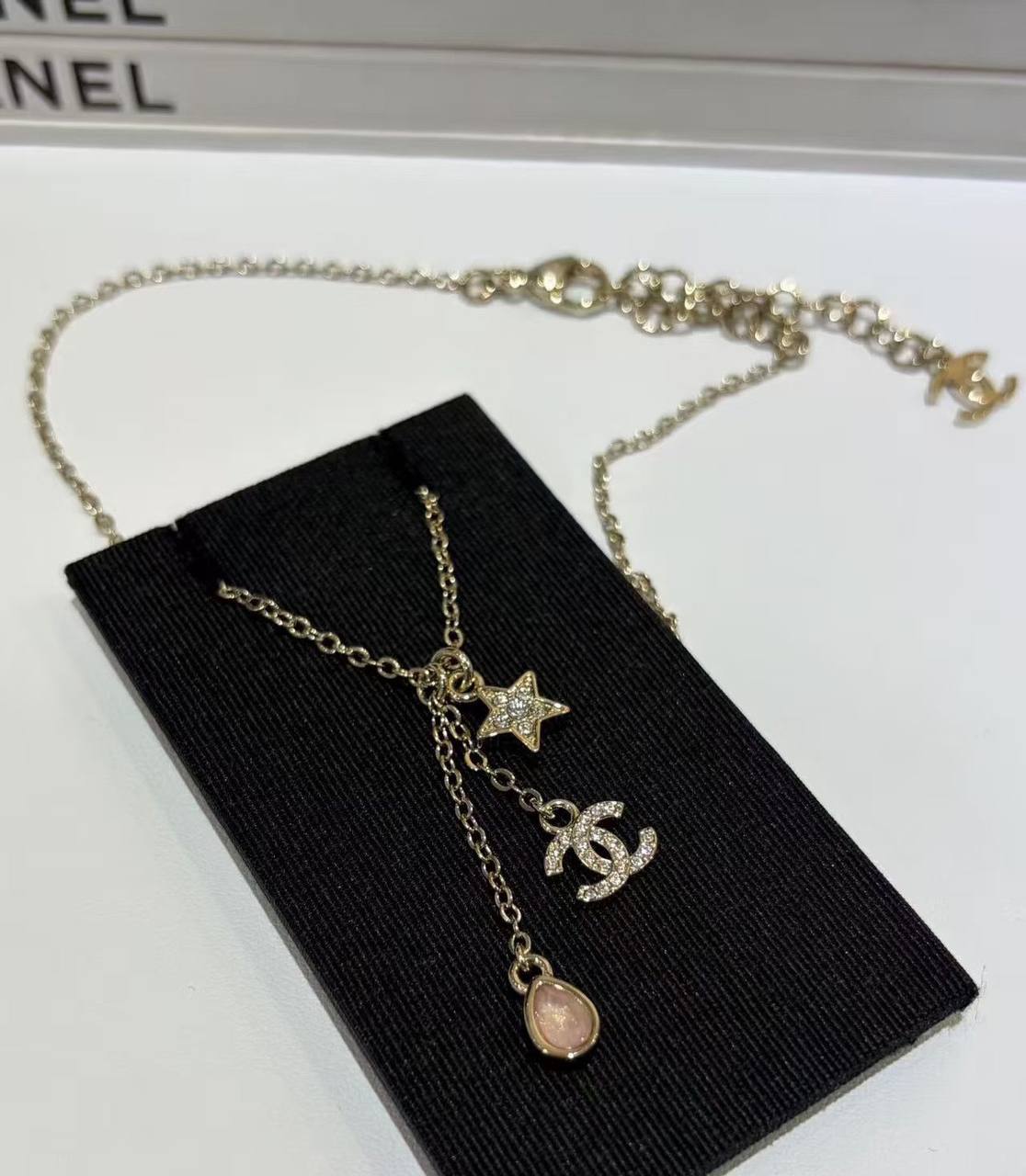 CHANEL ❤️‍🔥*
Necklace 💥
Master quality 💯
With normal boxes 🗃️ 
50 dhs✅
With master box 📦 
80 dhs✅

Zain216
♥️♥️♥️
