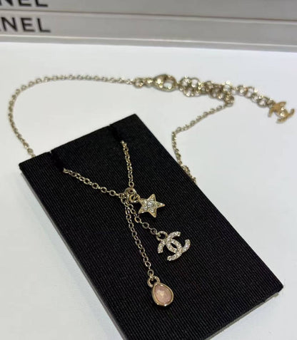 CHANEL ❤️‍🔥*
Necklace 💥
Master quality 💯
With normal boxes 🗃️ 
50 dhs✅
With master box 📦 
80 dhs✅

Zain216
♥️♥️♥️