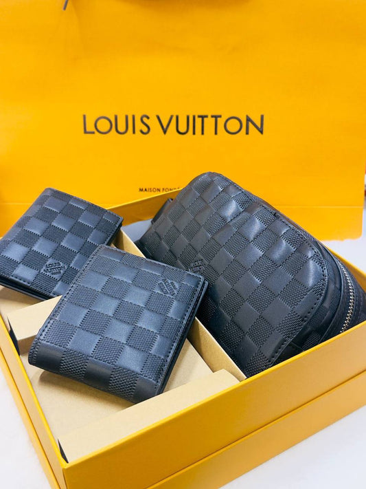 Set 

95 DHS🪙🌨️

WITHBOX AND PAPER BAG 💼
🎁🎁🎁

Zain40
♥️♥️♥️