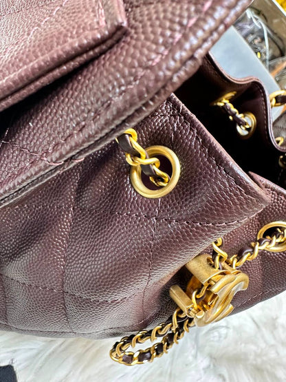 New Arrival 😍
Chanel 25 bag is crafted from dark brown quilted caviar calfskin leather and accented with aged gold-tone hardware❤️❤️
For Price 👇 WhatsApp✅
0568585901 
0507557372
0552275751 Owner Zain 👌

Zain71
♥️♥️♥️