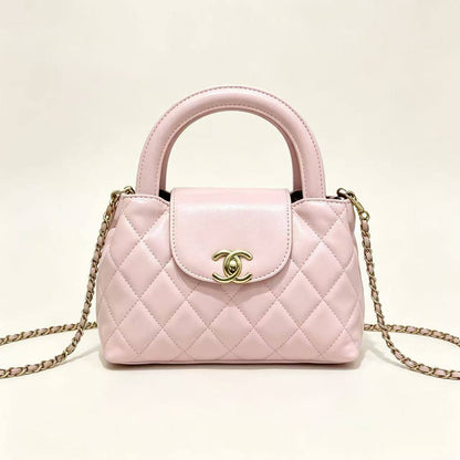 Chanel
High quality
With box 
100 dhs🇦🇪🇦🇪

Zain50
♥️♥️♥️