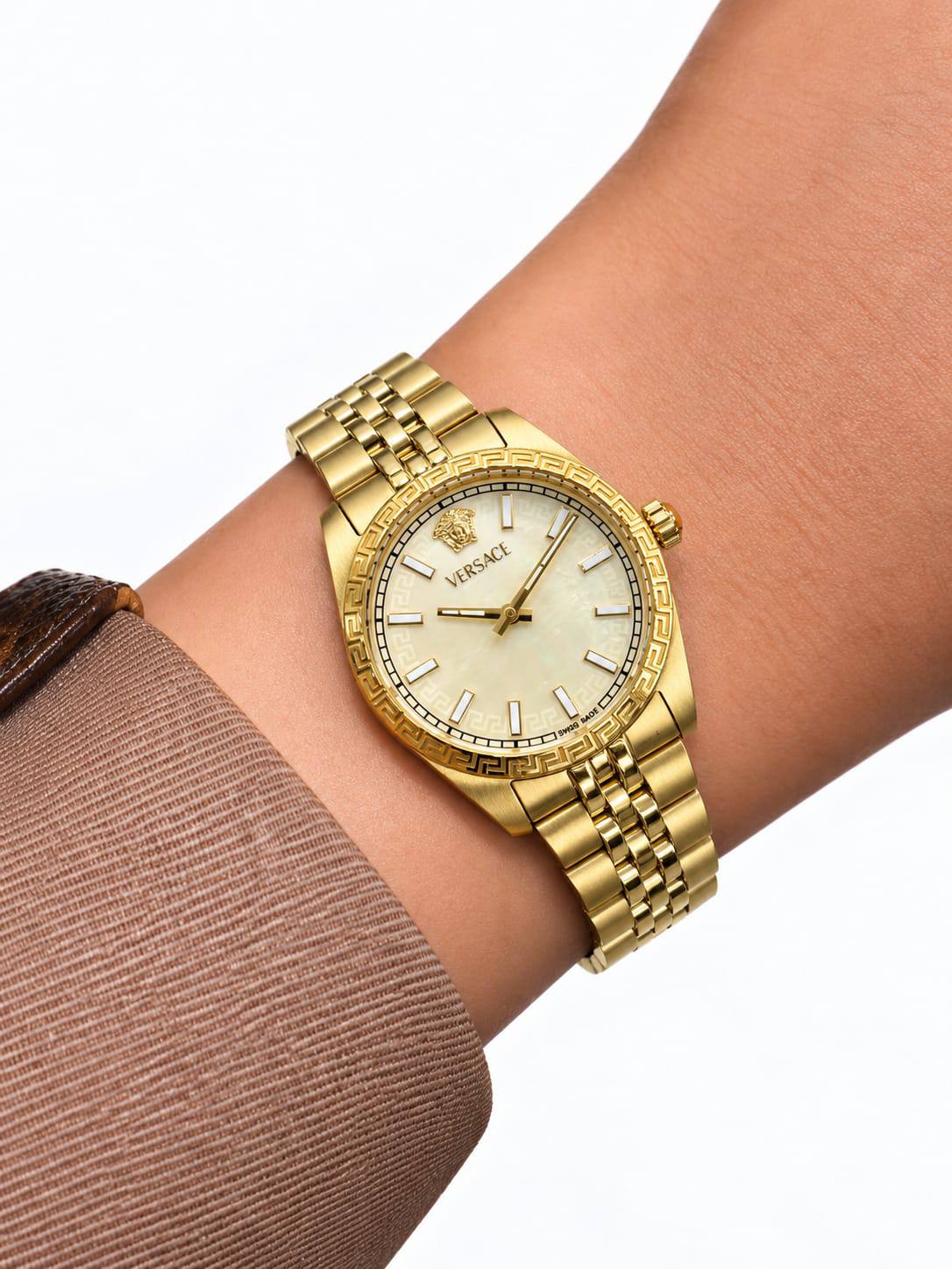 Versace 

watch for ladies 

good quality 

280 dhs🇦🇪🇦🇪

(size 36mm)'

Zain59
♥️♥️♥️