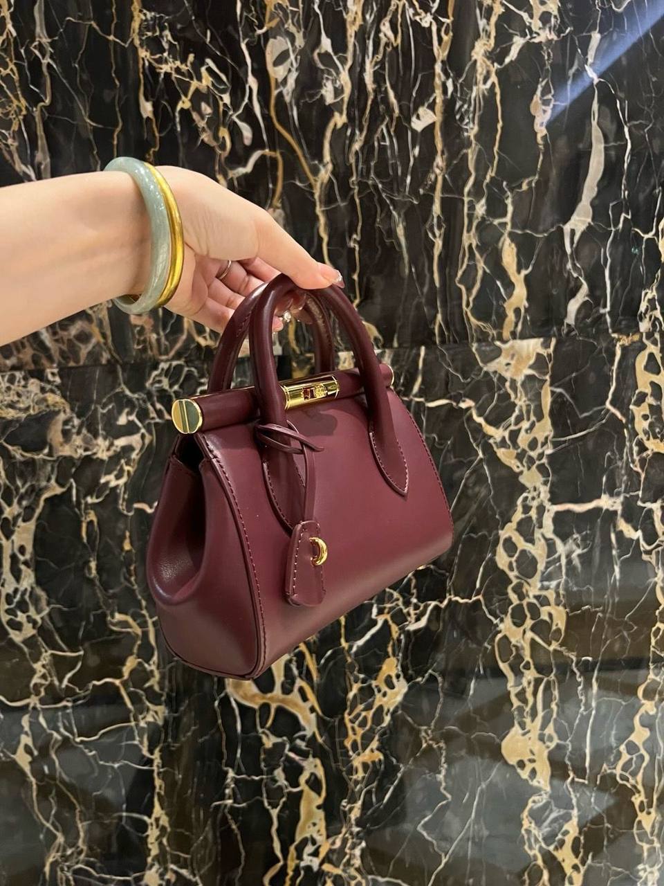 D&G 
Master

480 dhs🪙💕
#19cm
#with box...
🎁🎁🎁

Zain228
♥️♥️♥️