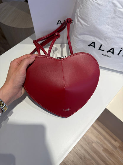 Alaia ʟᴇ ᴄᴏᴇᴜʀ ʜᴇᴀʀᴛ sʜᴀᴘᴇ ᴄʀᴏssʙᴏᴅʏ 
sɪʟᴠᴇʀ ʜᴀʀᴅᴡᴀʀᴇ  
𝟐ᴢɪᴘ ᴄʟᴏsᴜʀ  ᴀᴅᴊᴜsᴛᴀʙʟᴇ sᴛʀᴀᴘ 
ᴀʟᴀɪᴀ ᴅᴜsᴛ ʙᴀɢ
ᴡɪᴛʜʙᴏx
130 dhs💓

Zain56

اطلبوها من الوتس المثبت في الأعلى👆🏻👆🏻

تواصلو معنا 👈🏻 Zain 
For order WhatsApp pinned 👆🏻

♥️♥️♥️