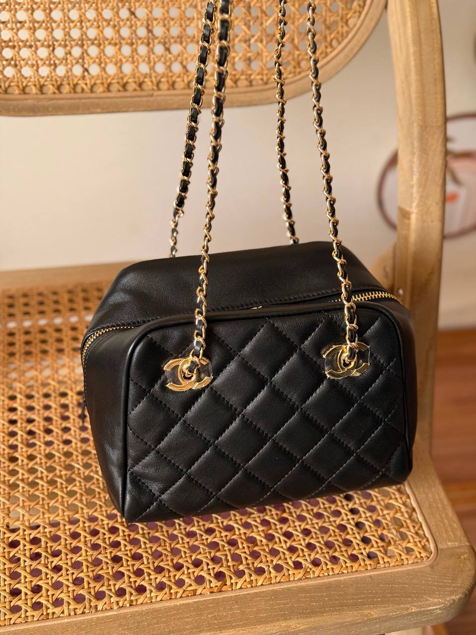 New Collection✨✨✨
CHANEL
23cm
25cm
370 dhs🇦🇪🇦🇪
*MASTER QUIETLY*
With box🎁

Zain167
♥️♥️♥️