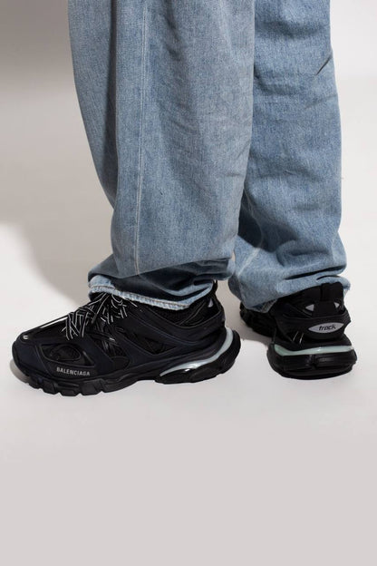 Balenciaga Track ‘Black’🖤
36-45 AVAILABLE🤩
380 dhs💓

Zain242
♥️♥️♥️