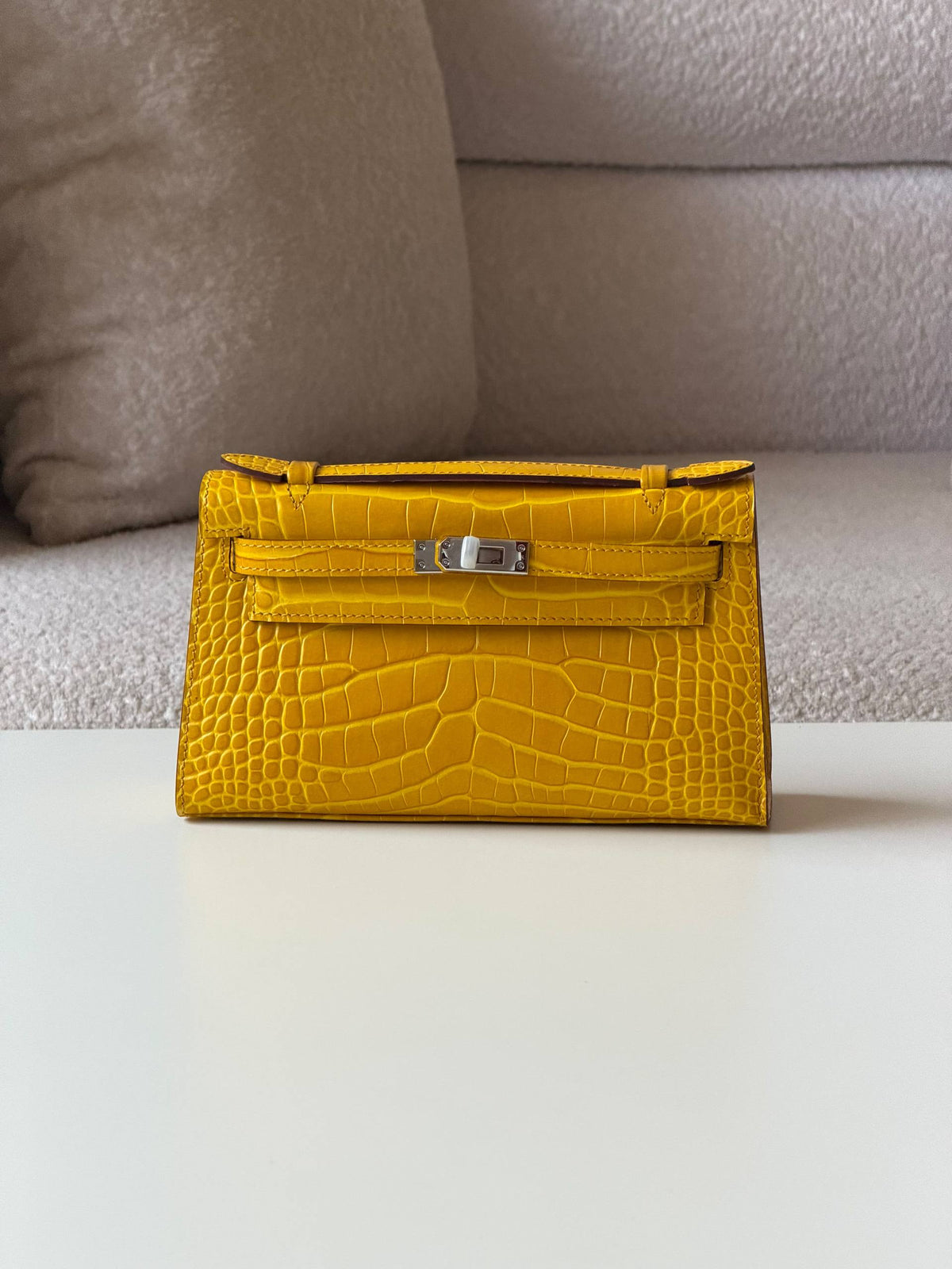 Hermes
pochette 21cm

master quality
with box 📦 
600 dhs🇦🇪🇦🇪

Zain52
♥️♥️♥️