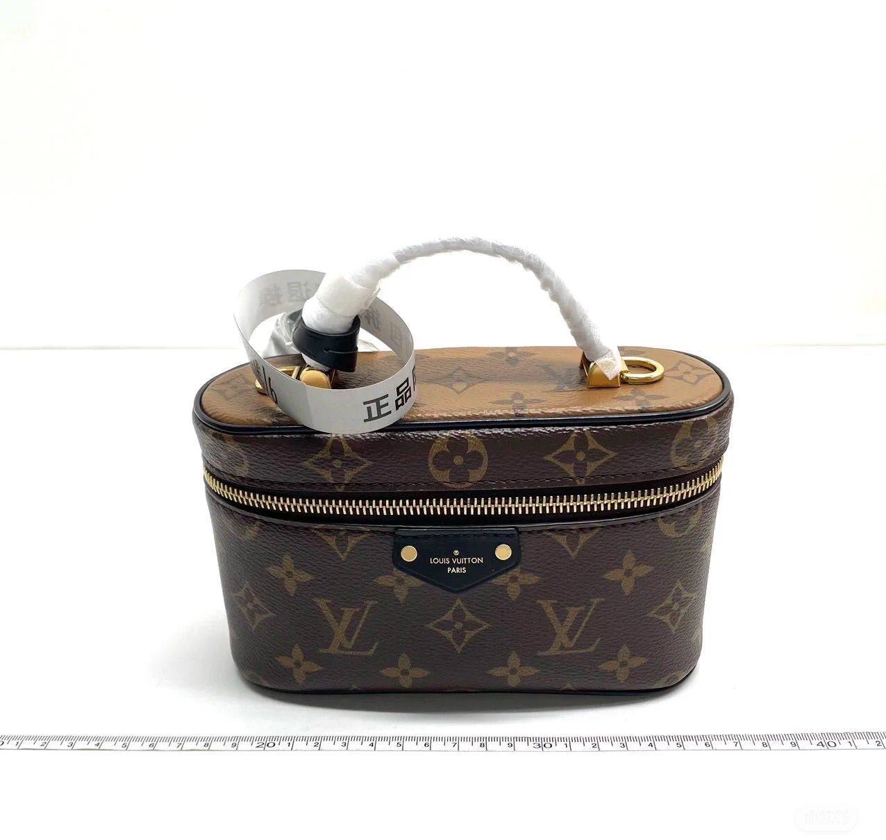 LV

90 dhs🗽

with box
🎁🎁🎁

Zain07