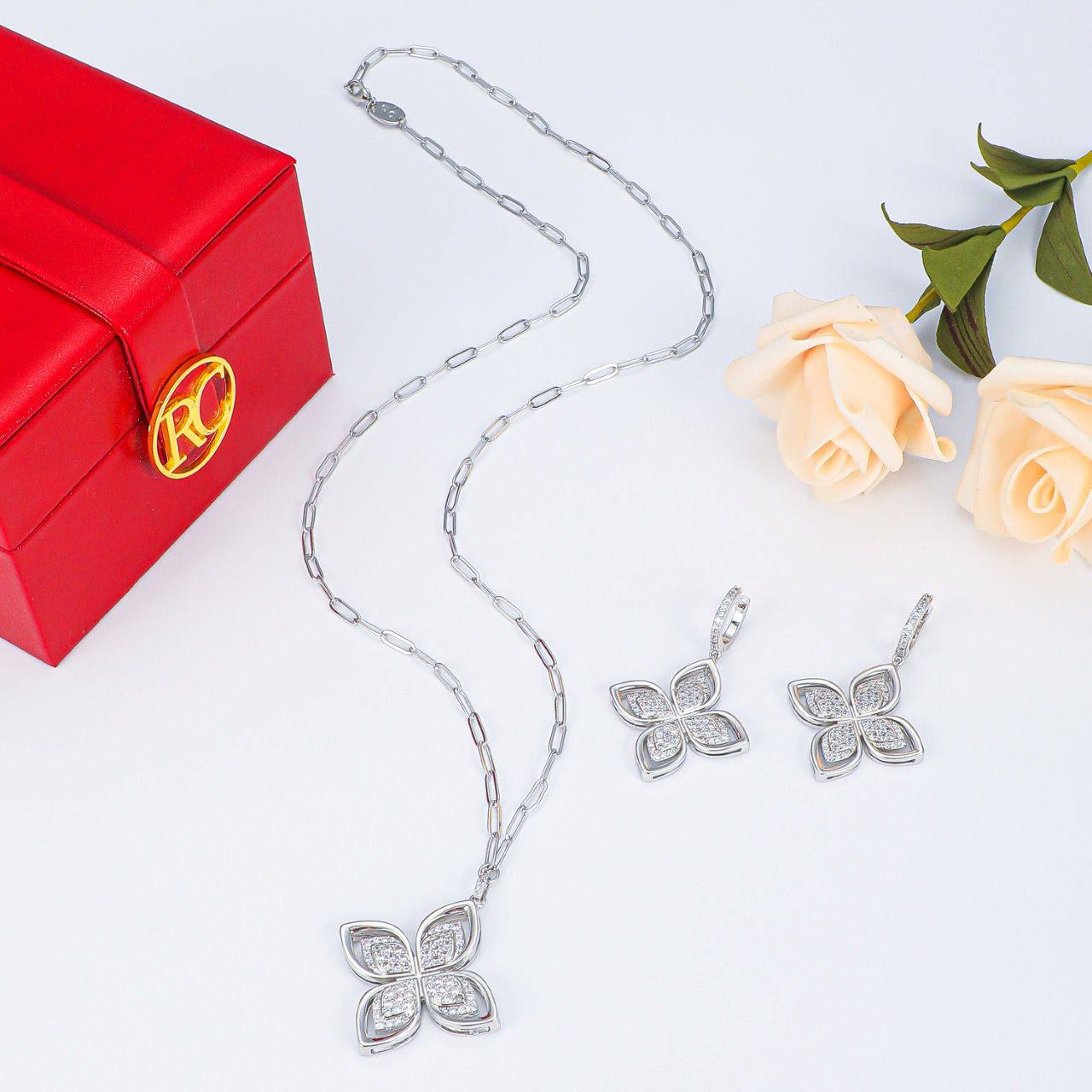 SET Master
130 dhs🪙🌨️
with Box And Paper Bag
🎁🎁🎁

NECKLACE & EARRINGS

Zain89
♥️♥️♥️