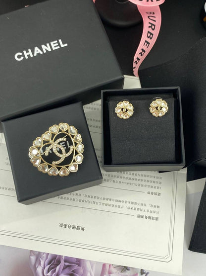 BROOCH 
EARRING 
SET 
MASTER✨💫
115 DHS✅
WITH BOX AND PAPER BAG🎁🛍️

Zain89
♥️♥️♥️