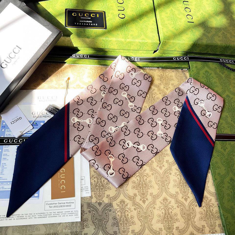 Silk Twilly Scarf 
Without box 🗃️ 
25 dhs✅

Zain231
♥️♥️♥️