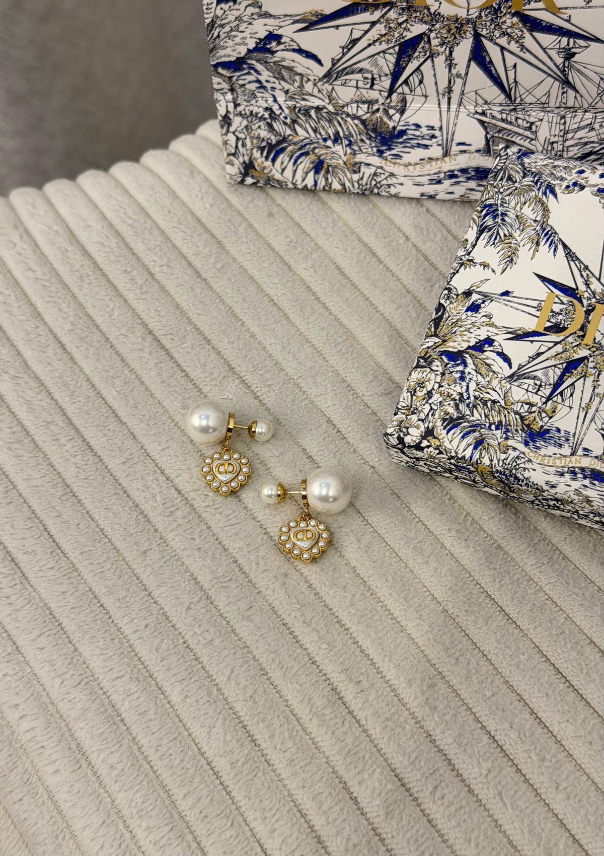 DIOR
Super Master Quality 


*DIOR Petit CD Baroque Heartm PENDANT & EARINGS

For Price 👇 WhatsApp✅
0568585901 
0507557372
0552275751 Owner Zain 👌


Zain106
♥️♥️♥️