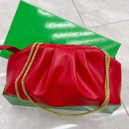 Bottega

with box
🎁🎁🎁

65 dhs✅

Zain232
♥️♥️