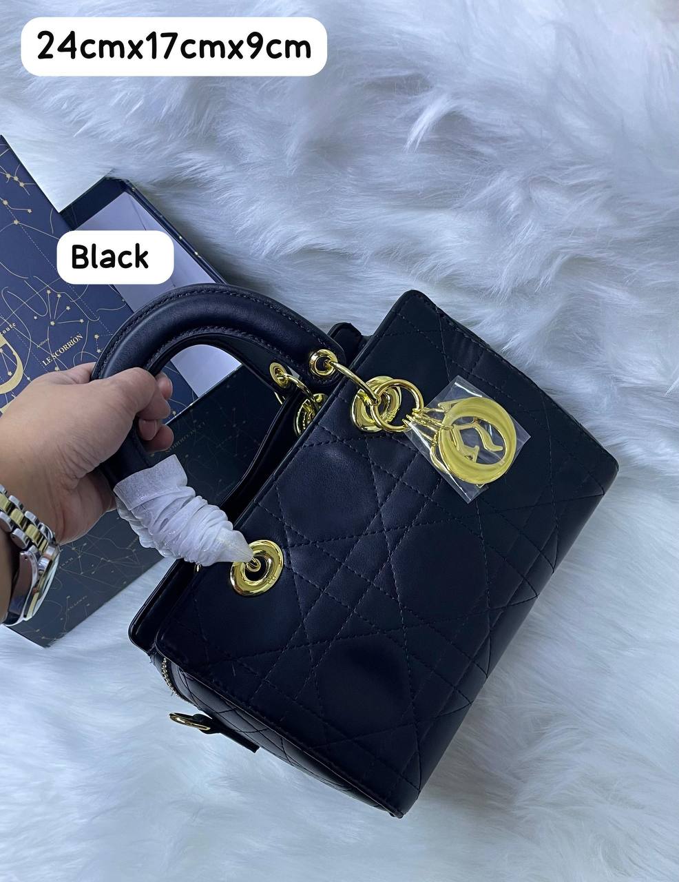 Dior

95 dhs✅

with box
🎁🎁🎁

Zain72
♥️♥️♥️