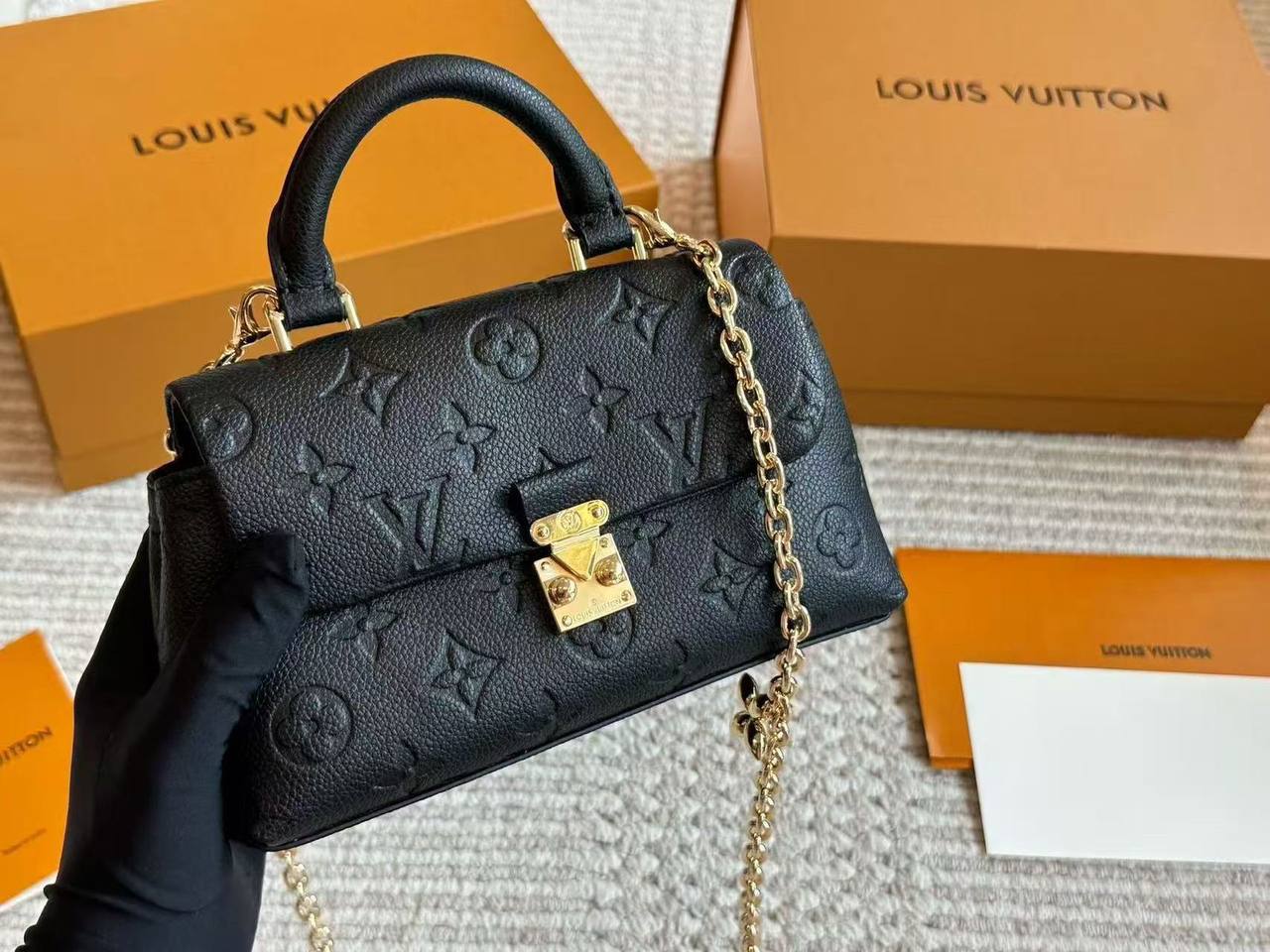 LV
Master
270 dhs✅
with Box

Zain228
♥️♥️♥️