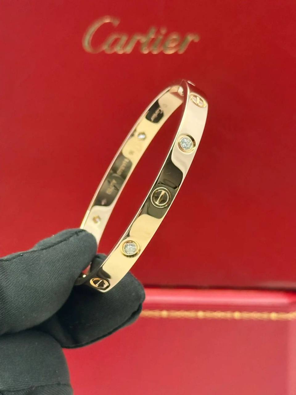 Cartier ❤️‍🔥*
Bangle 💥
Master quality 💯
With normal boxes 📦 
45 dhs🪙🖤
With master box 🗃️ 
80 dhs🪙🖤
Size available 16,17,18,19,20

Zain216
♥️♥️♥️