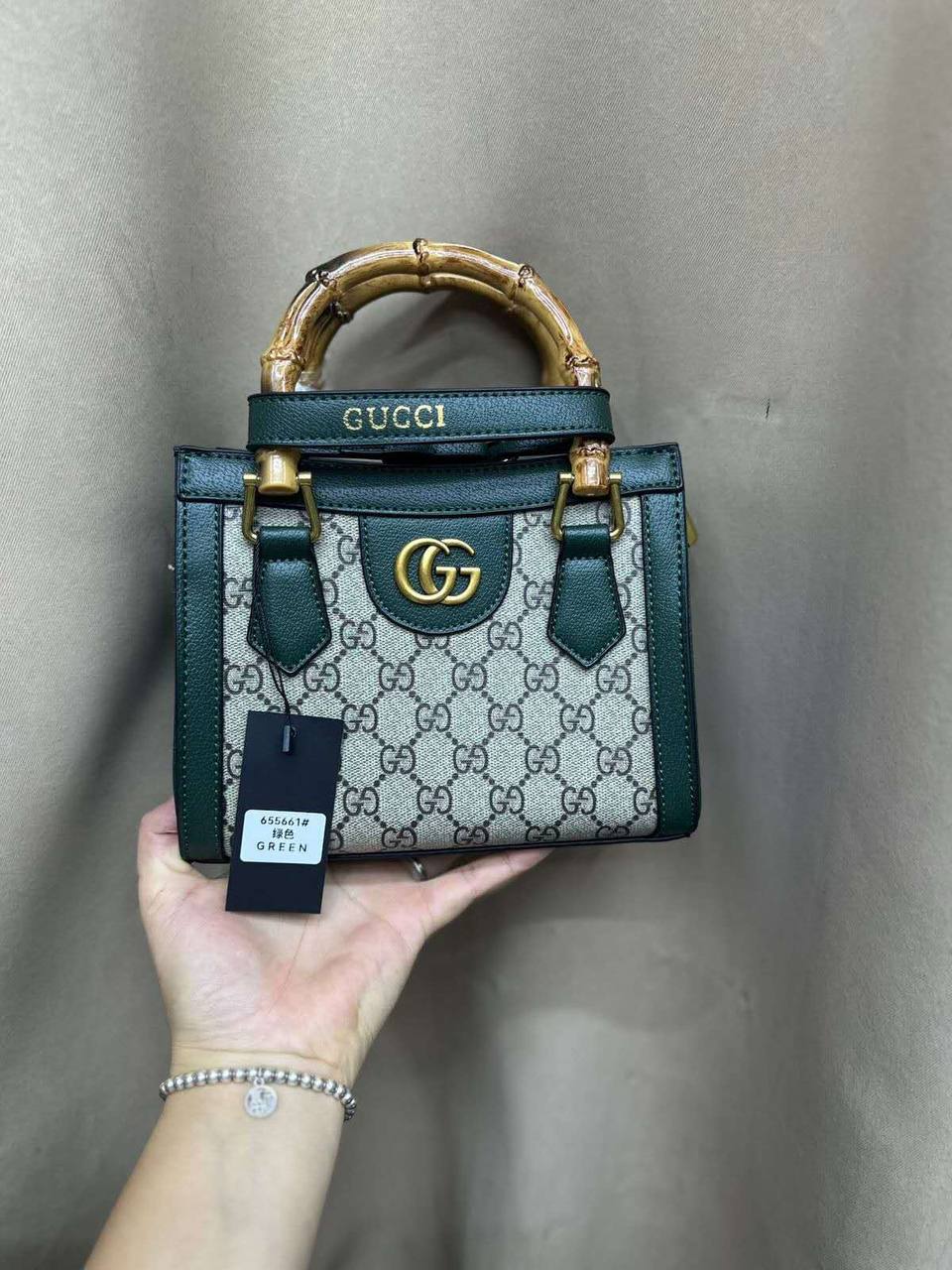 Gucci ✨
Size:20cm
110 dhs✅
With box 📦 🔥

Zain70
♥️♥️♥️