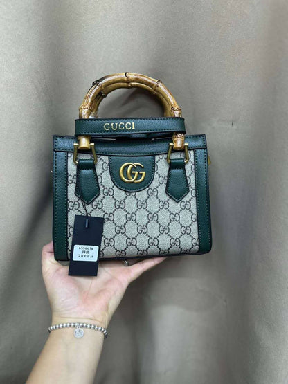 Gucci ✨
Size:20cm
110 dhs✅
With box 📦 🔥

Zain70
♥️♥️♥️