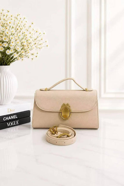 Dior
Best quality with box’s 
110 dhs🇦🇪🇦🇪
size 24 Cm

Zain290
♥️♥️♥️