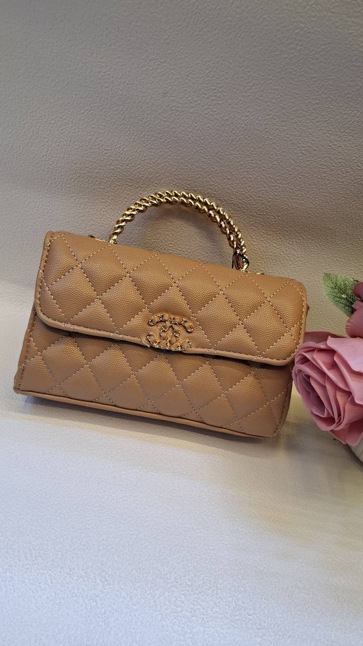 CHANEL
19cm
100 dhs✅
with box 📦

Zain44
♥️♥️♥️