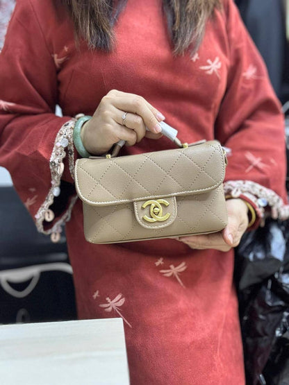 🌟 Chanel 25K
1️⃣ First quality +🎁
Size : 20 * 15 cm

90 dhs🪙🌨️

with box 
🎁🎁🎁

Zain115
♥️♥️♥️