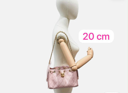 CHANEL 
20CM 
WITH BOX 
110 dhs🇦🇪🇦🇪

Zain168
♥️♥️♥️