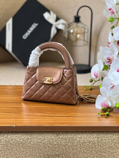 *CHANEL*
*19cm*
*Available Now*
For Price 👇 WTSP Text Zain 0568585901

Zain257
♥️♥️♥️