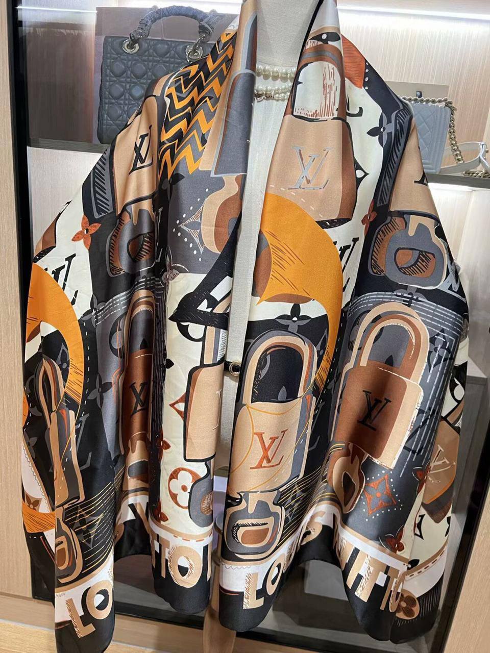 Silk scarf
40 dhs❣️

Zain60
❣️❣️❣️