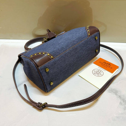 HERMES

 NEW CAME
 BIG SIZE

100 dhs🇦🇪🇦🇪
Size:28cm

Zain295
Zain39
♥️♥️♥️
