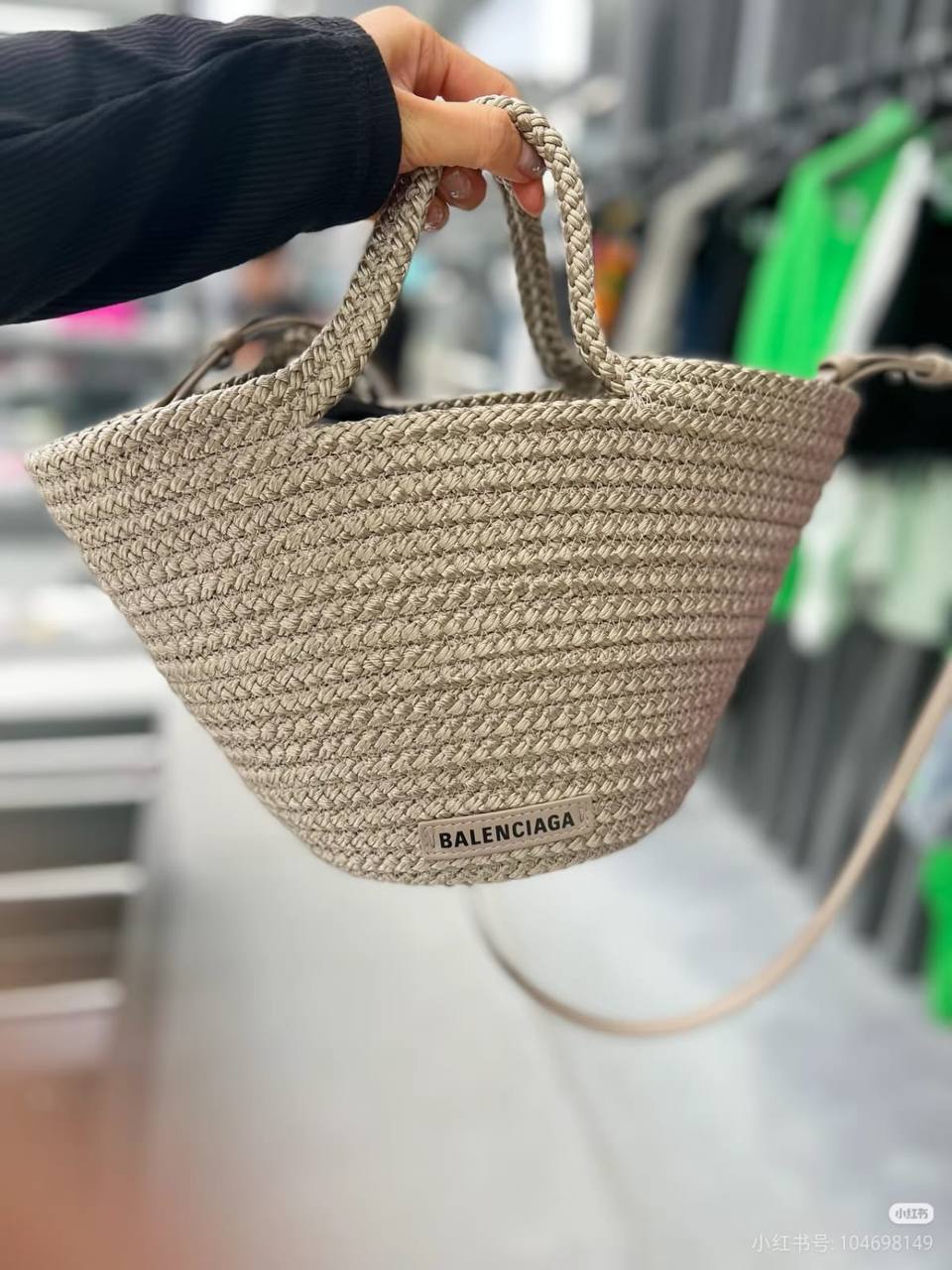 Balenciaga
Master
280 dhs✅

Zain10
♥️♥️♥️