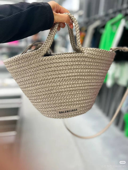 Balenciaga
Master
280 dhs✅

Zain10
♥️♥️♥️