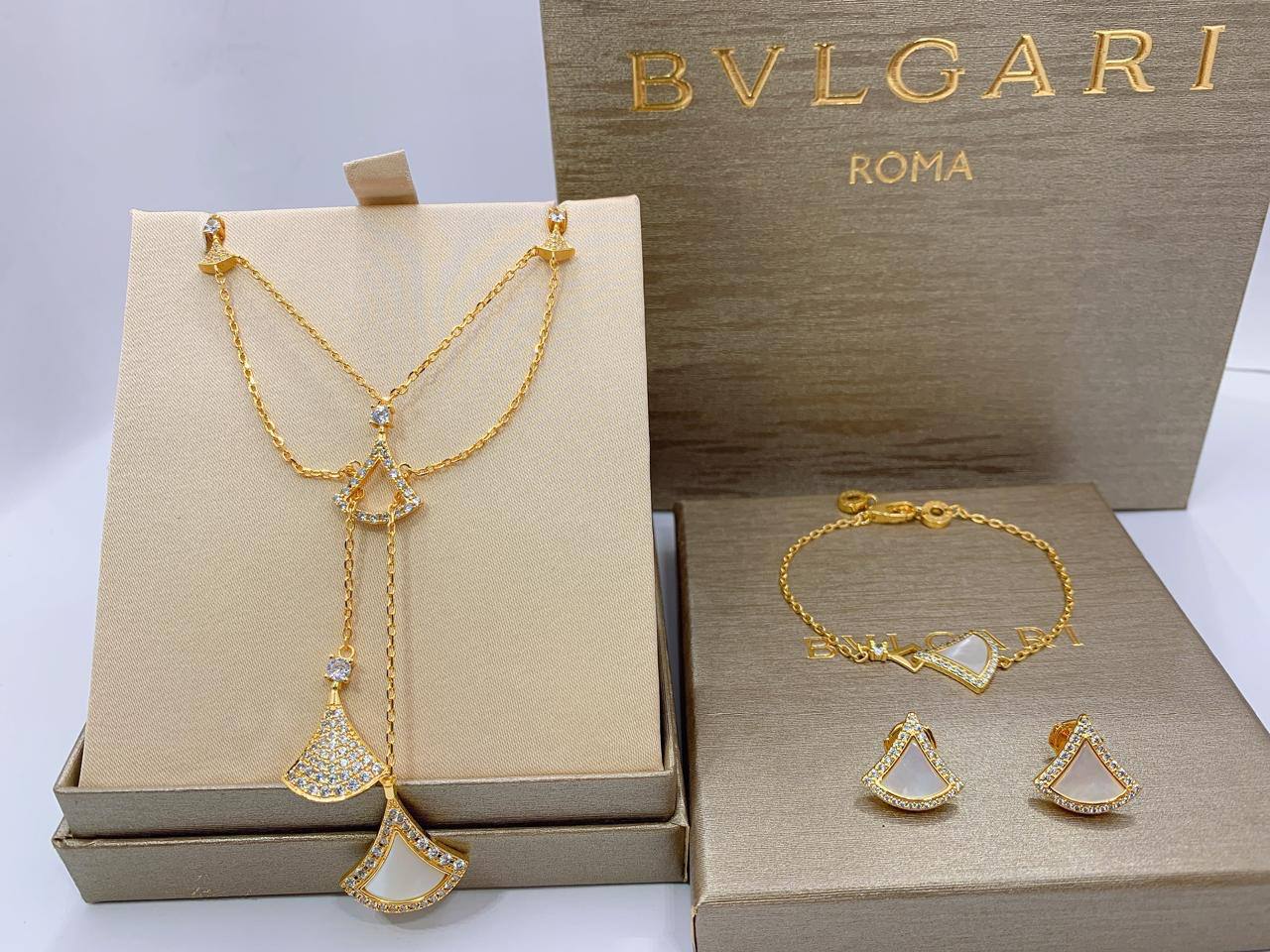 175 dhs🪙🌨️ Set

Zain89
♥️♥️♥️