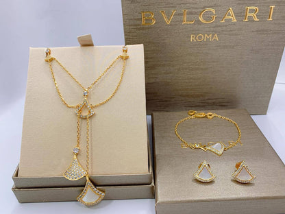 175 dhs🪙🌨️ Set

Zain89
♥️♥️♥️