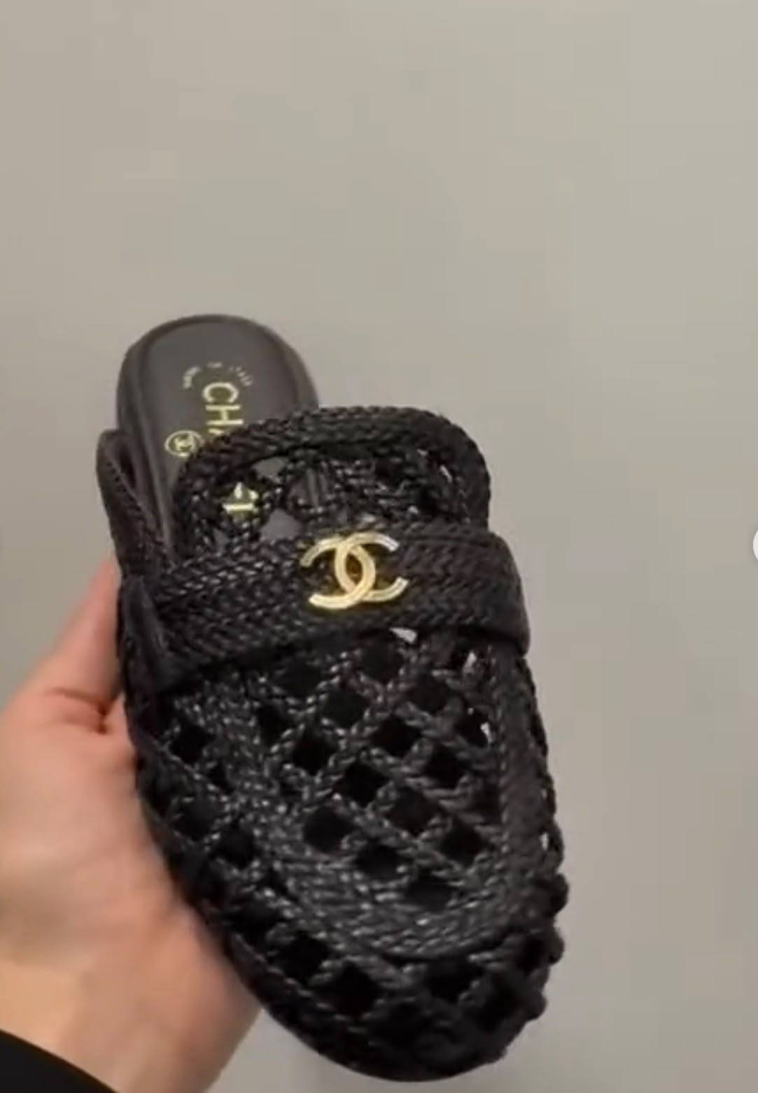 Master Shoes
Aquazzura - Chanel 
300 dhs✅✅
Size 36-41

Zain207
♥️♥️♥️