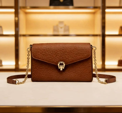 Aigner 

90 dhs💓

with box 
🎁🎁🎁

22*8*15

Zain07
♥️♥️♥️