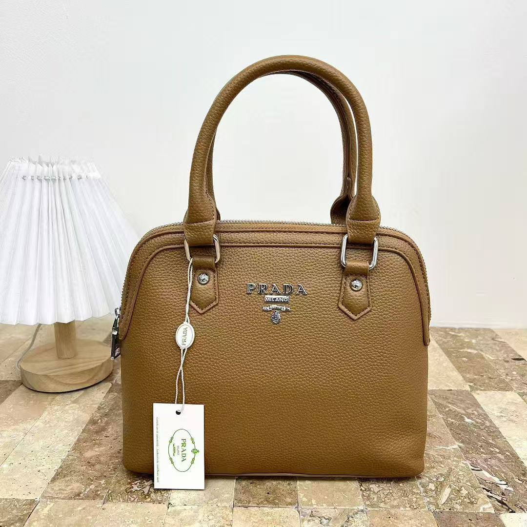 Prada
75 dhs💓

Zain232
♥️♥️♥️